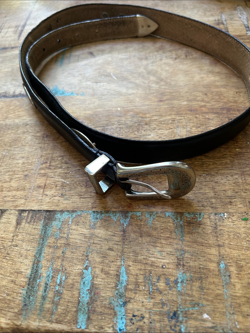 Classic Black Men's Leather Belt with Sculpted Silver Buckle